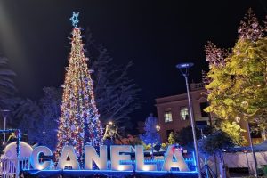 Canela celebra con el tradicional encendido del árbol de Navidad