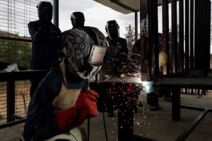 Estudiantes de Canela se capacitan en soldadura con alta participación femenina y apoyo público-privado